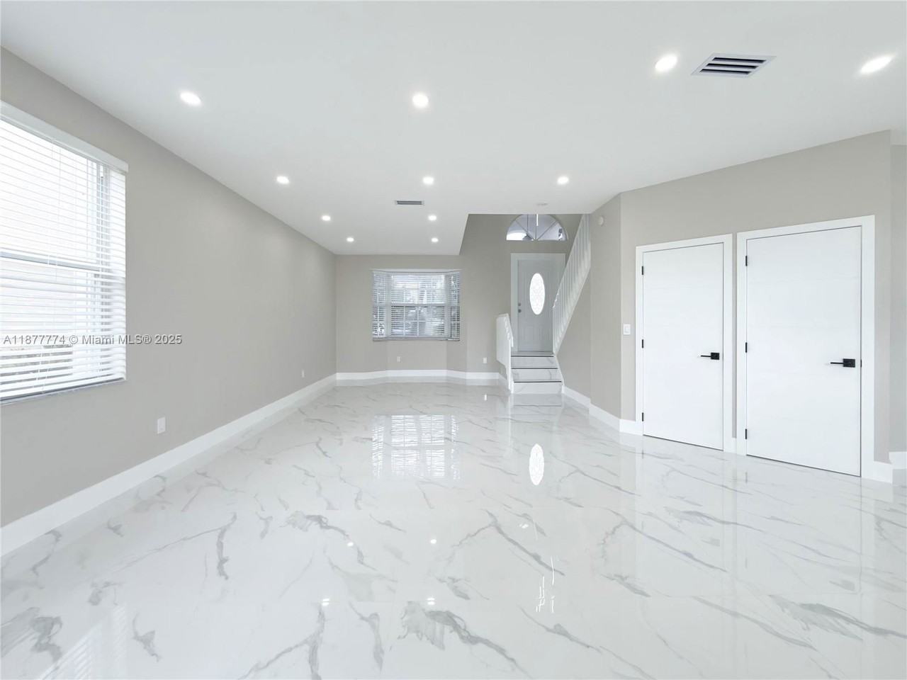 199 Nw 152nd Ave - Photo 4 of 8