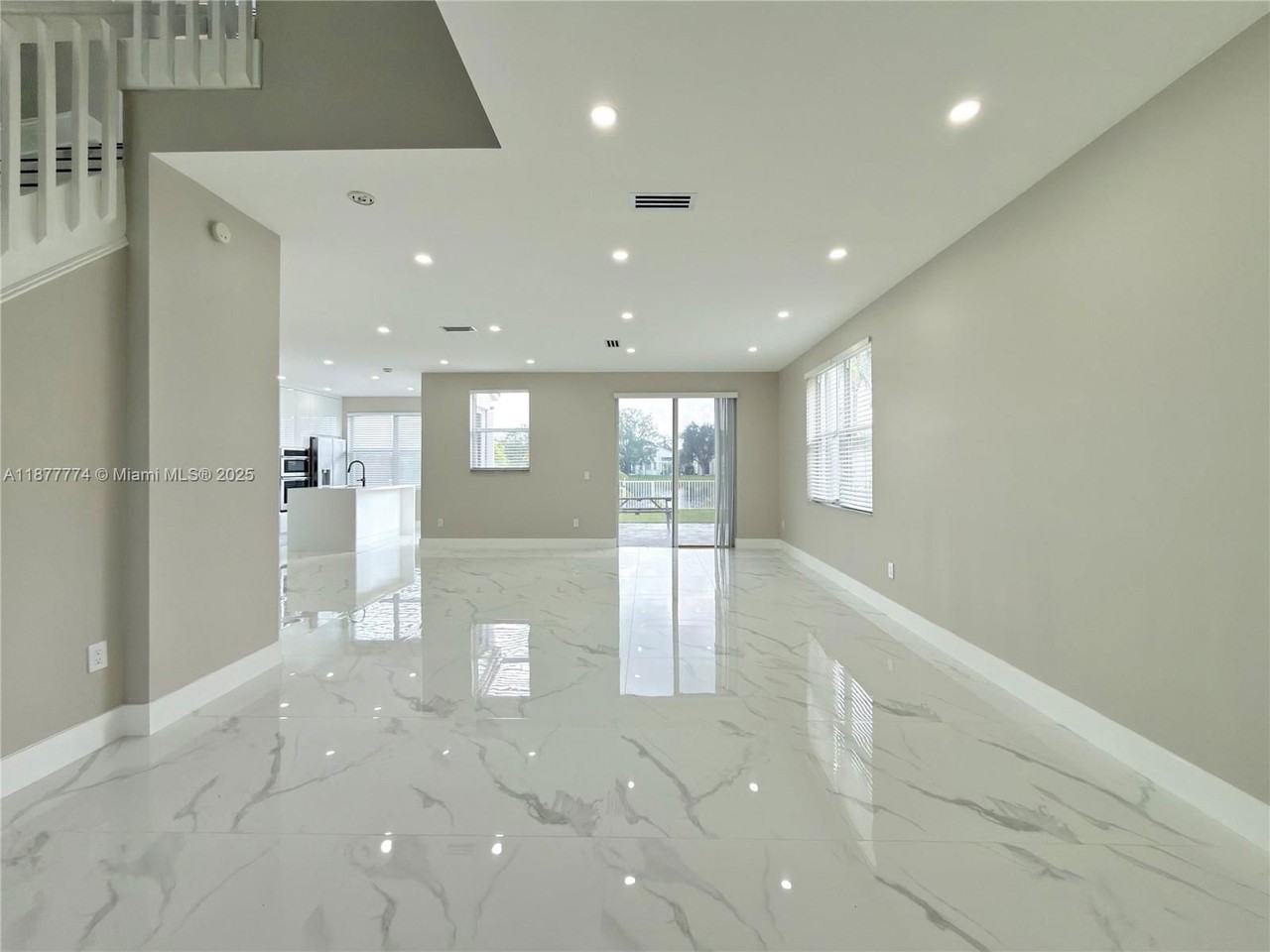 199 Nw 152nd Ave - Photo 7 of 8