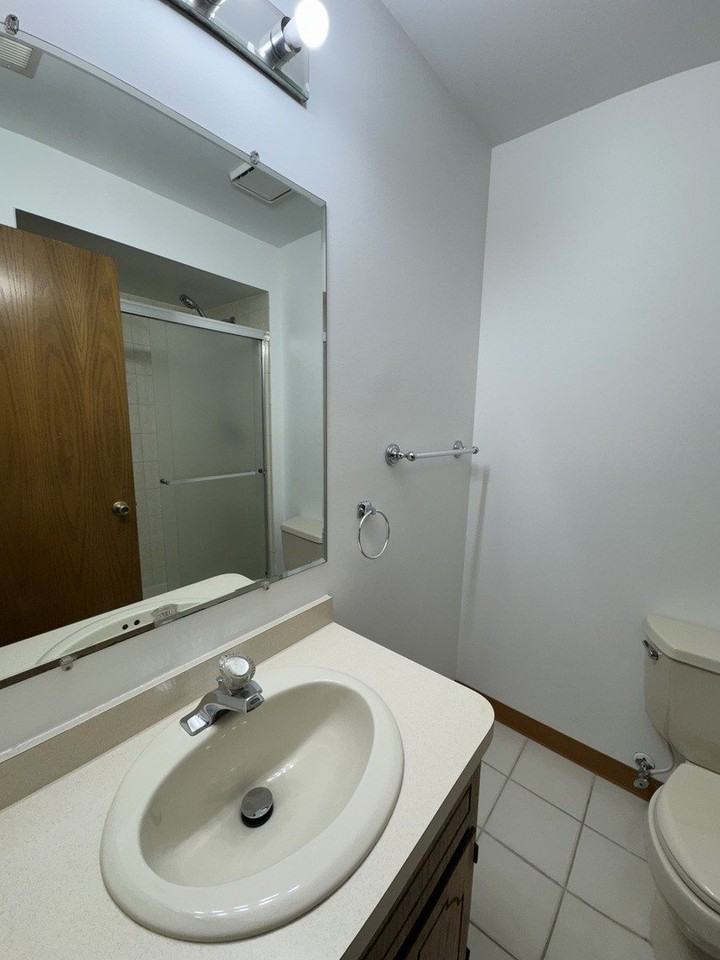 4535 Rumsey Ave #3E - Photo 7 of 12