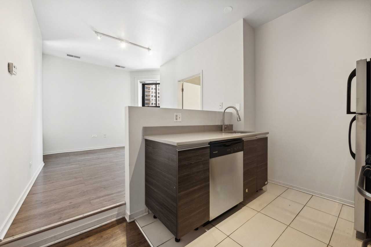 30 E Roosevelt Rd #302 - Photo 2 of 11