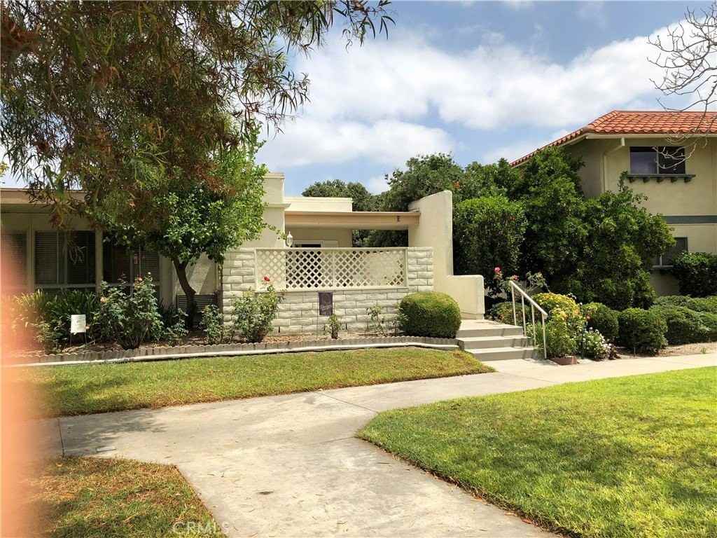 2210 Via Mariposa E #D - Photo 2 of 8