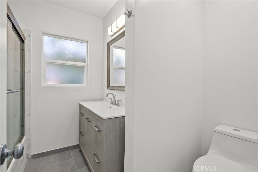 16049 Tuba St - Photo 4 of 20