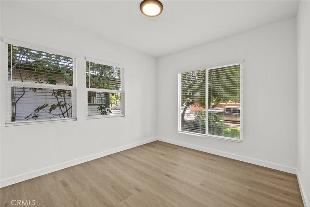 16049 Tuba St - Photo 5 of 20