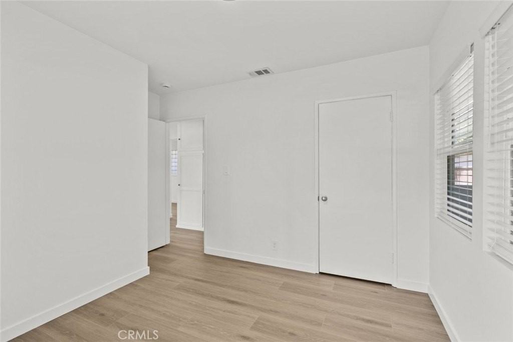 16049 Tuba St - Photo 6 of 20