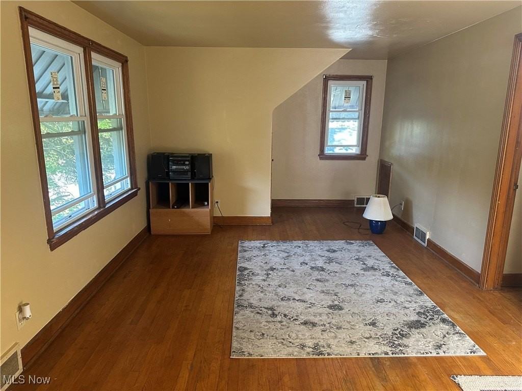 644 W Judson Ave - Photo 2 of 9