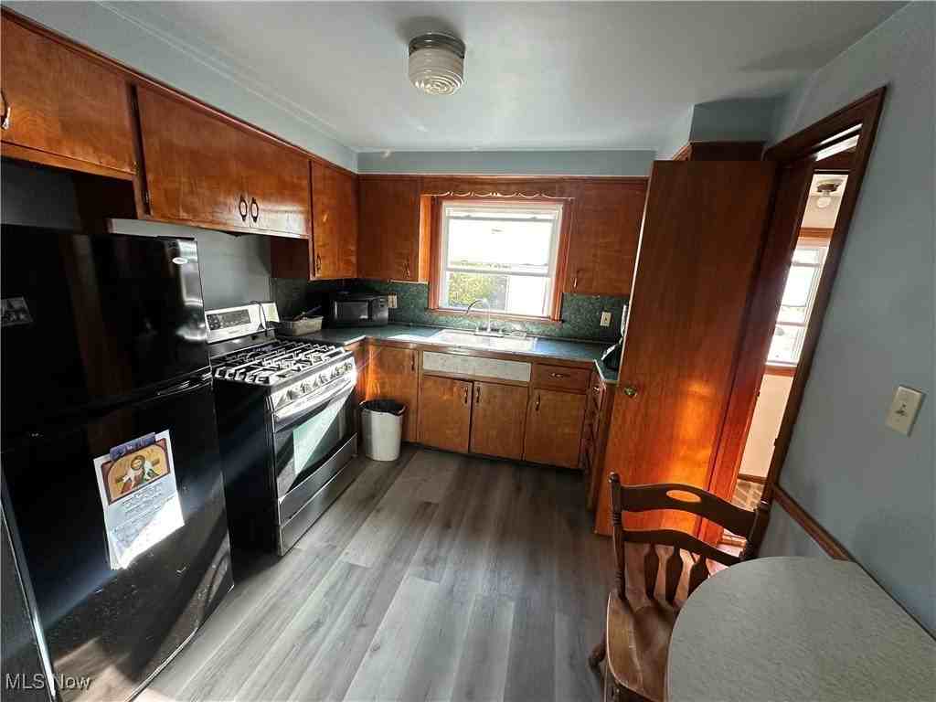 644 W Judson Ave - Photo 5 of 9