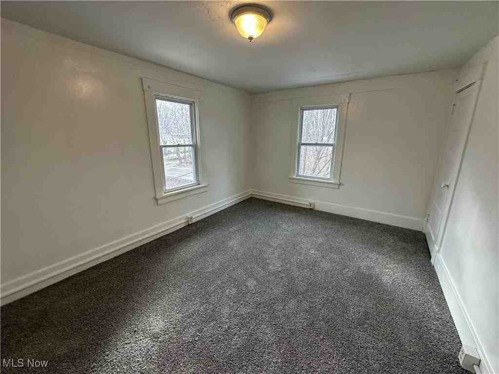 696 Gaylord Ave - Photo 2 of 9