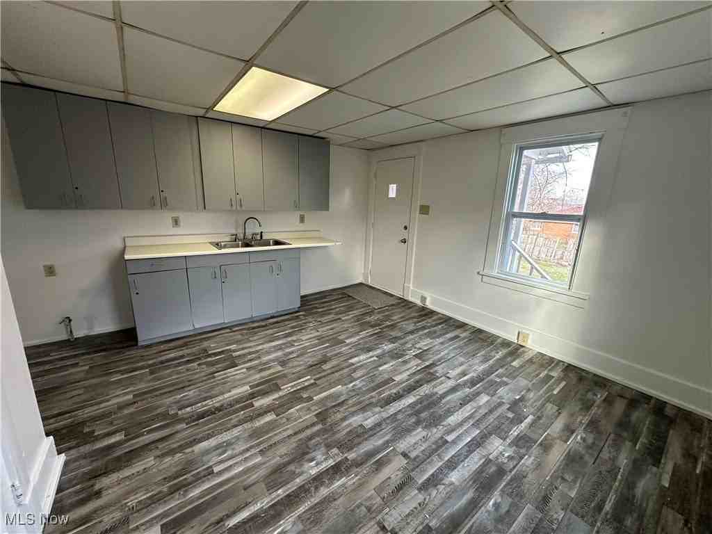 696 Gaylord Ave - Photo 4 of 9