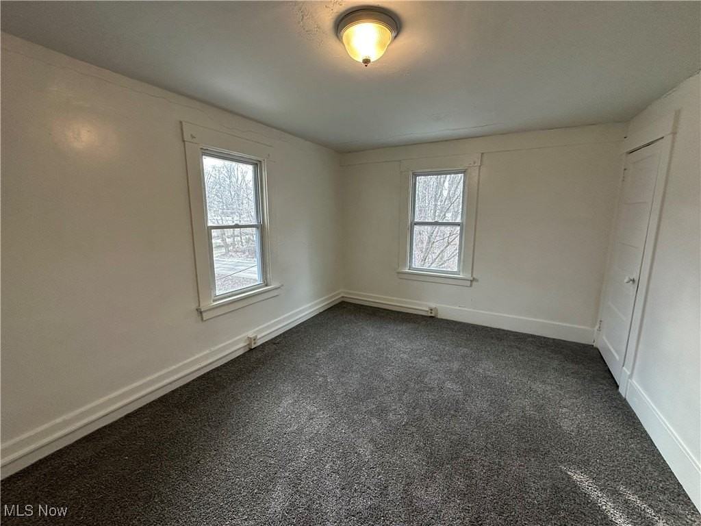 696 Gaylord Ave - Photo 7 of 9