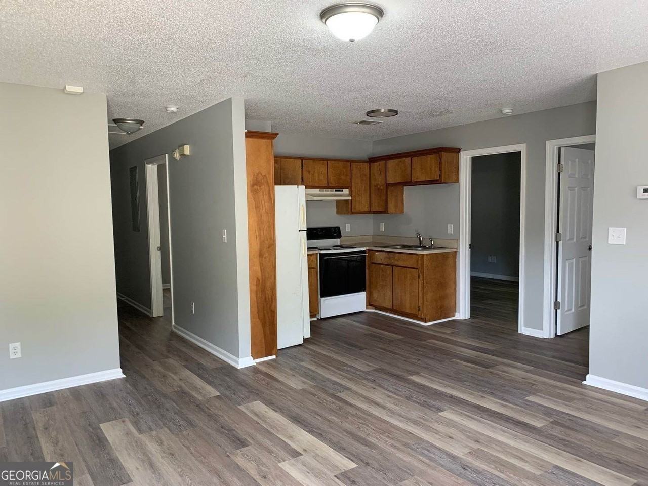 704 Green St #B - Photo 2 of 11