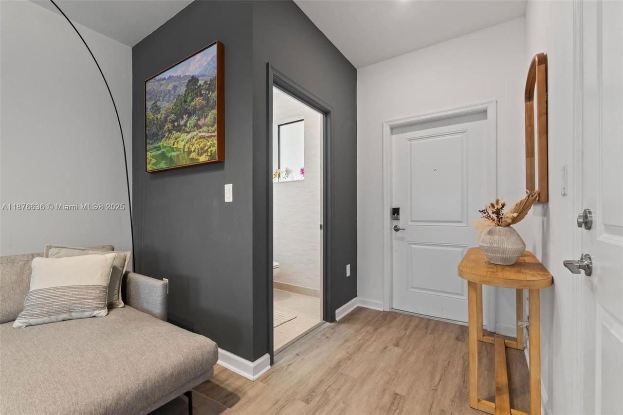 403 Ne 212th St - Photo 3 of 8