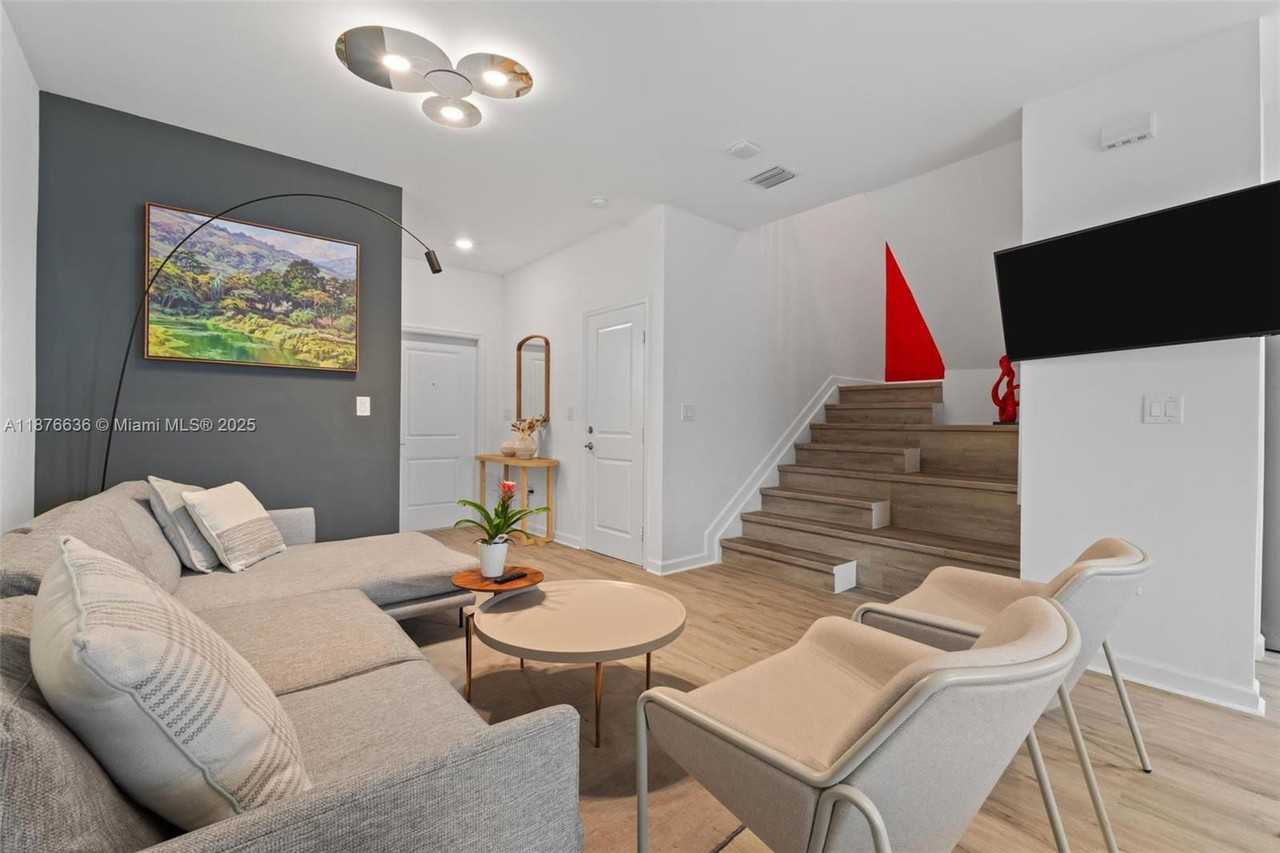 403 Ne 212th St - Photo 6 of 8