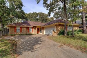 featured image of 2813 Woodpath Ln