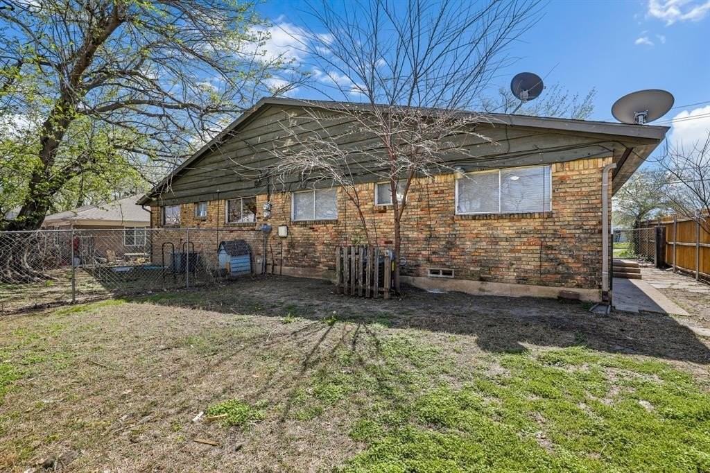 2605 14th St - Photo 4 of 15