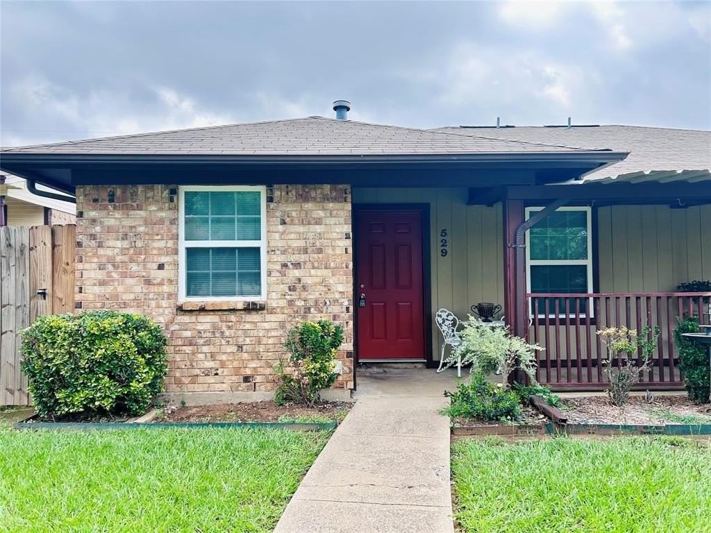 529 Guerin Dr - Photo 2 of 17