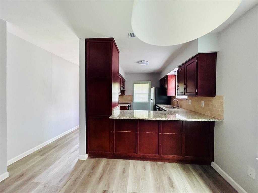 529 Guerin Dr - Photo 5 of 17