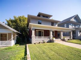 featured image of 1632 Mistletoe Blvd