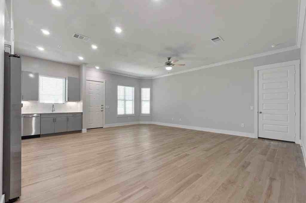 1210 Mckinney Parkway - Photo 6 of 24