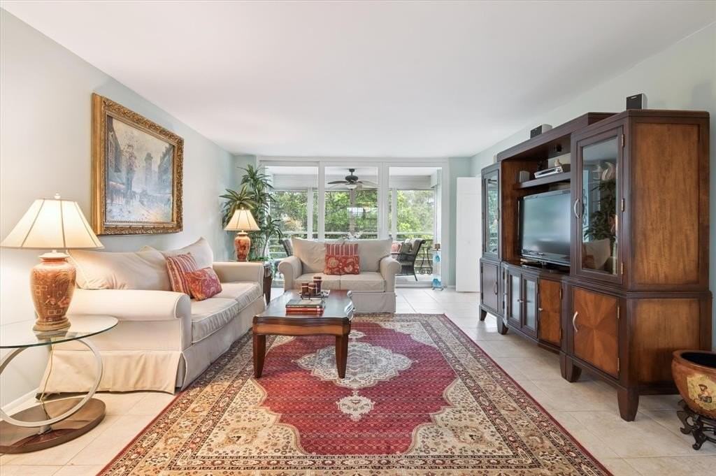 3900 Oaks Clubhouse Dr #409 - Photo 2 of 15