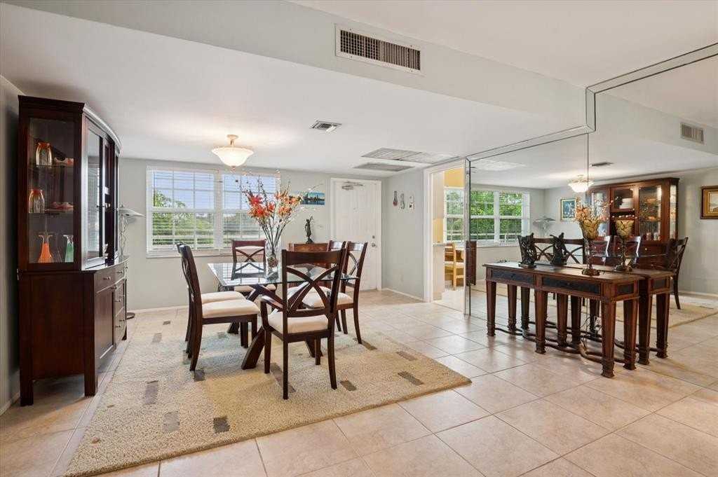 3900 Oaks Clubhouse Dr #409 - Photo 4 of 15