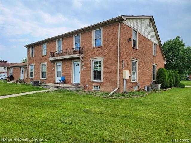 35299 Terrybrook Dr - Photo 2 of 16