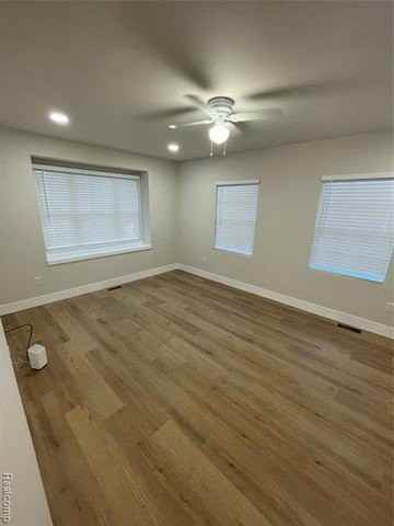 4654 Dickerson St - Photo 5 of 18