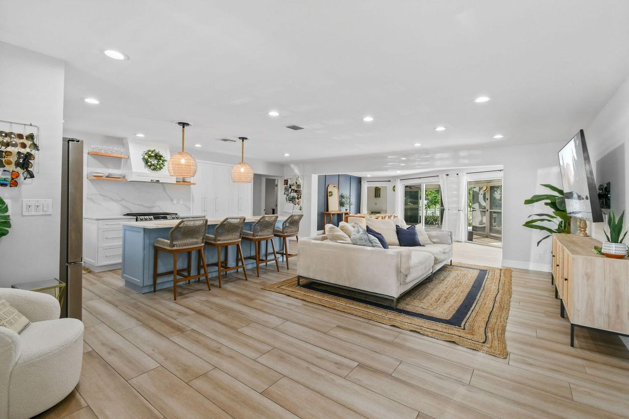 8110 W Lake Dr - Photo 7 of 50