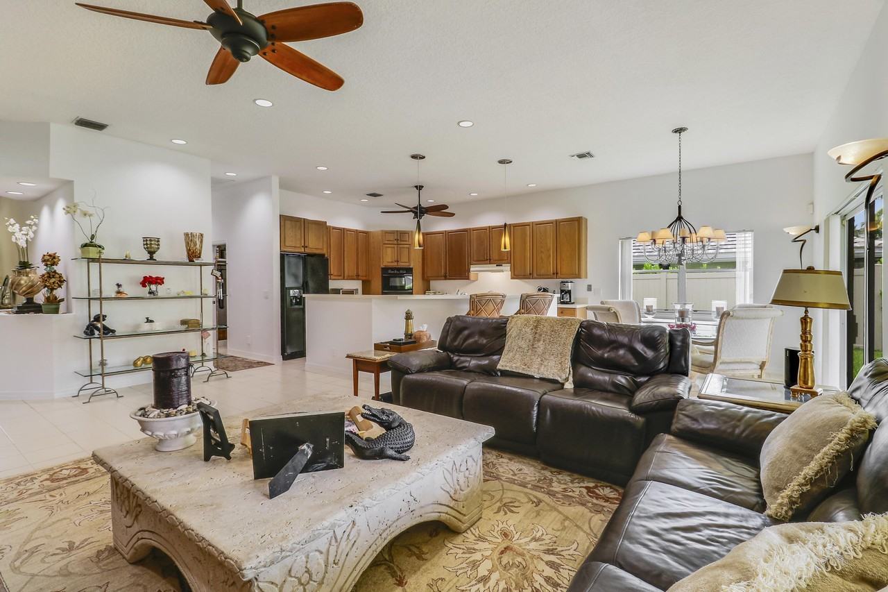 18951 Painted Leaf Ct - Photo 5 of 28