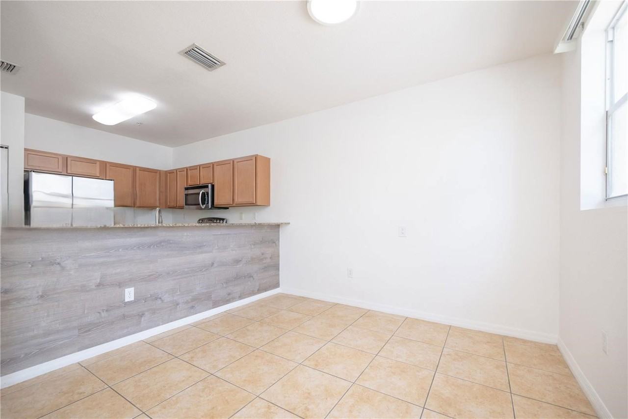 Nw 88th Ter #209 - Photo 3 of 8