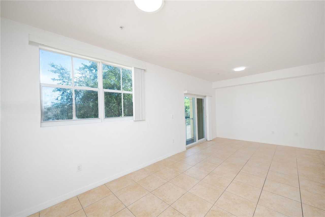 Nw 88th Ter #209 - Photo 4 of 8