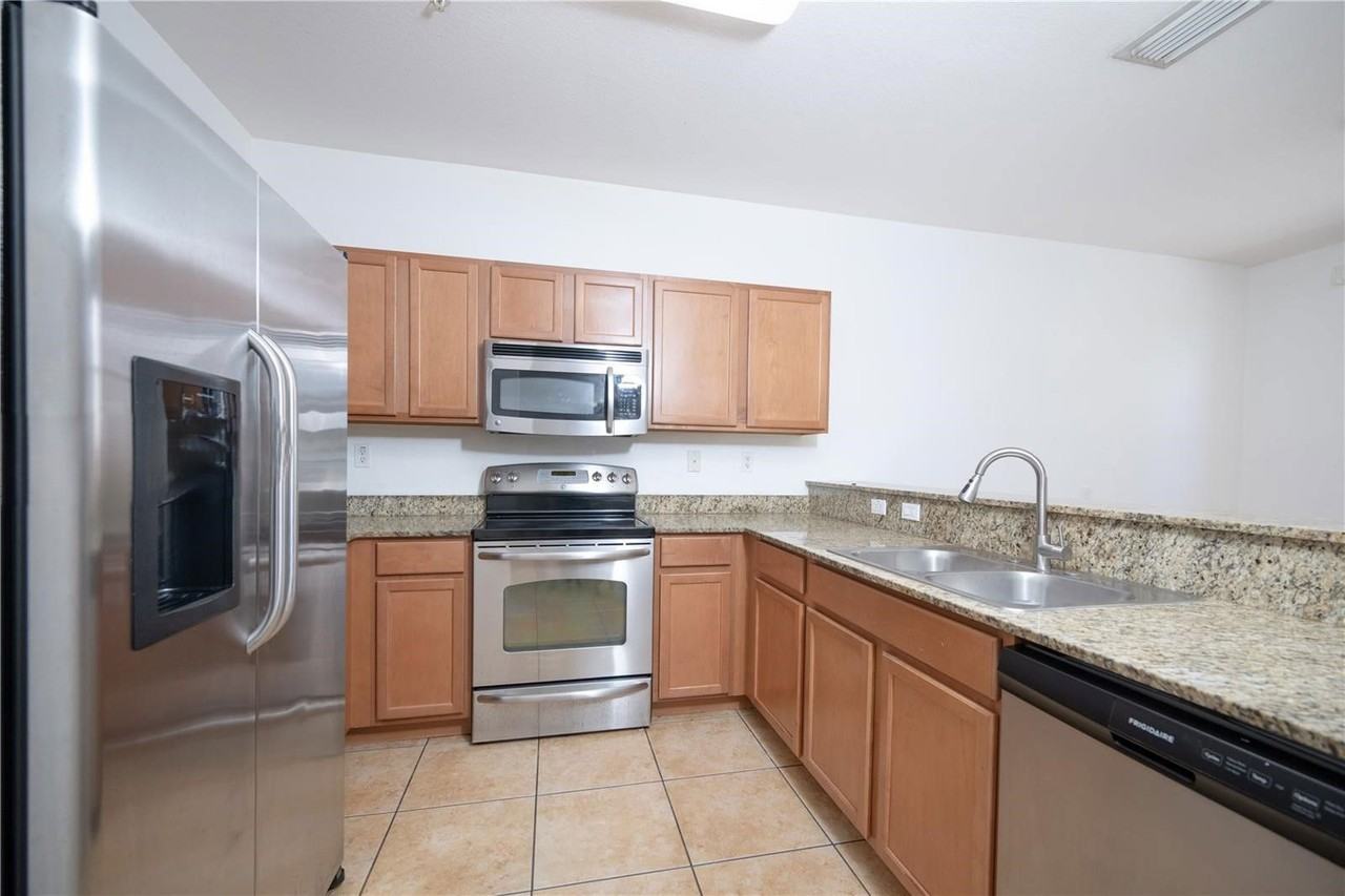 Nw 88th Ter #209 - Photo 6 of 8