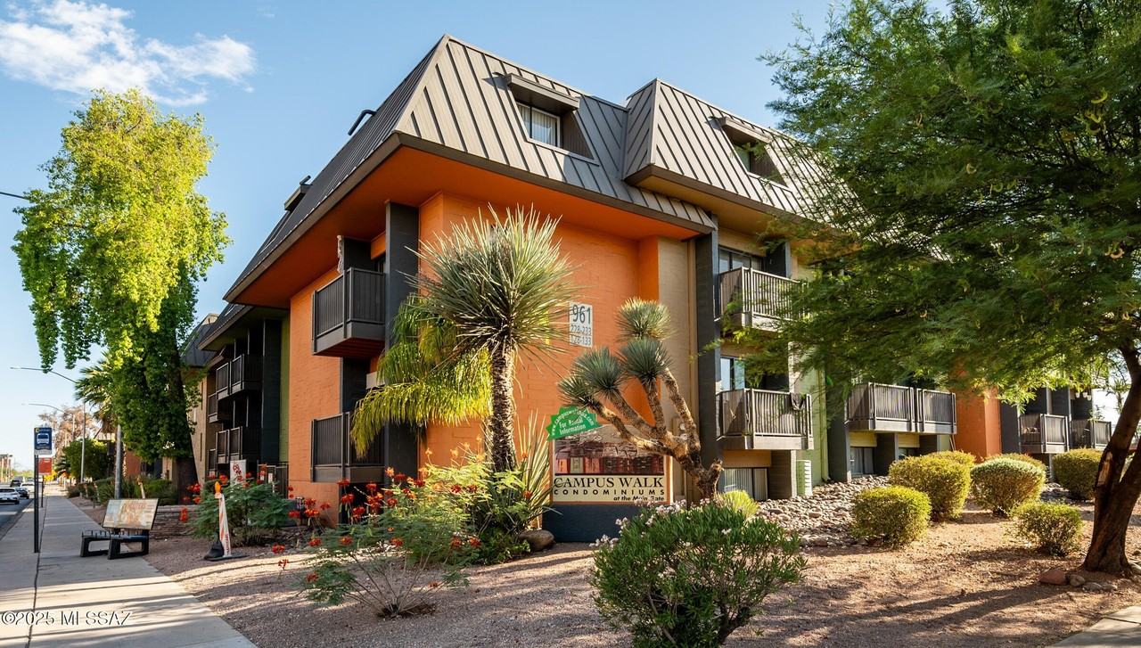 941 North Euclid Avenue #121