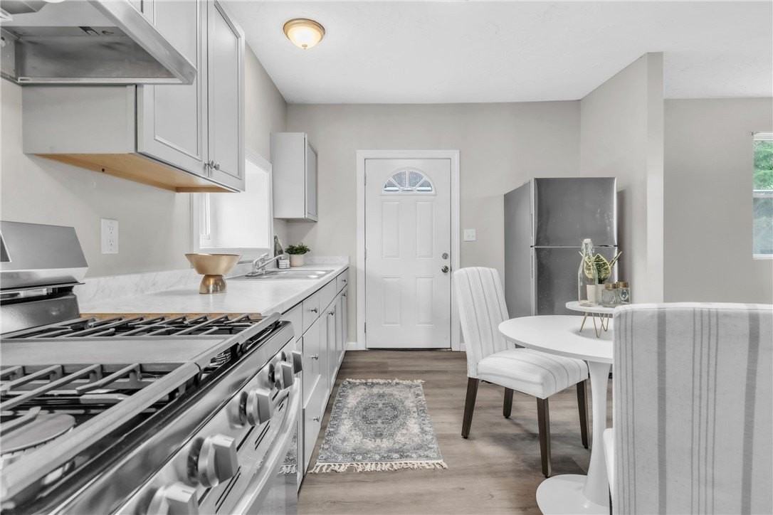 305 1/2 E Lutton St Rear - Photo 7 of 39