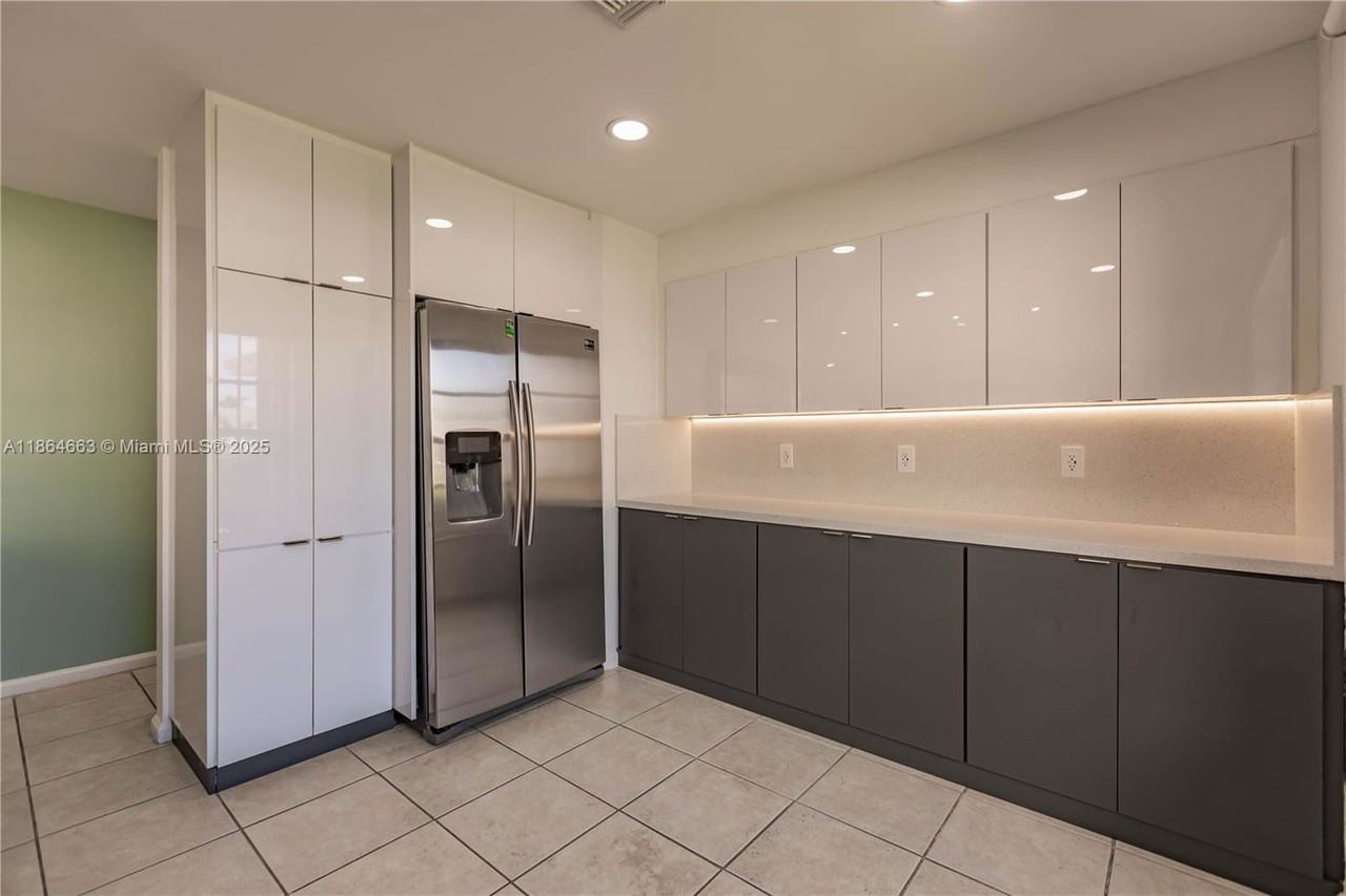 2235 Se 6th Ct - Photo 2 of 8