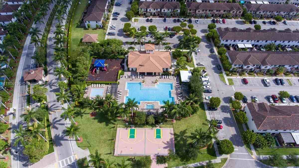 25079 Sw 114th Ave - Photo 2 of 8