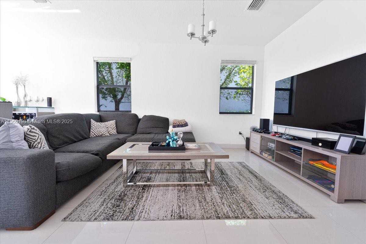 25079 Sw 114th Ave - Photo 3 of 8