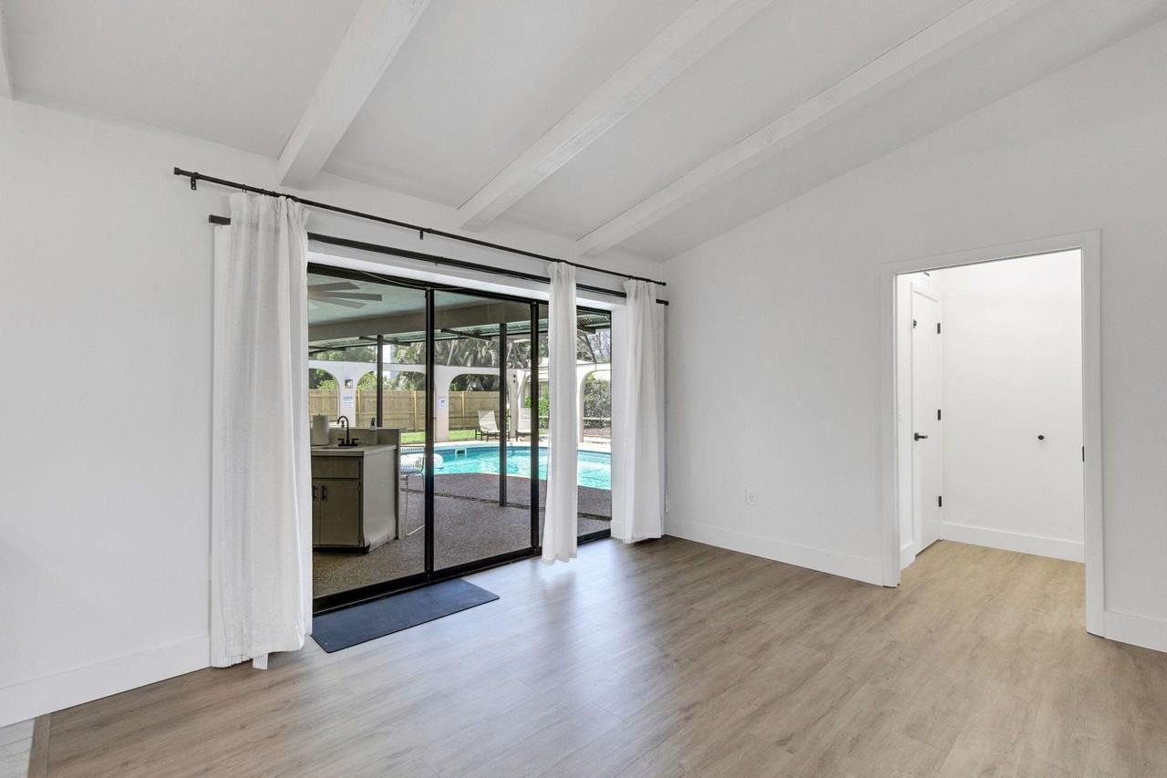 Inverness Dr - Photo 2 of 17