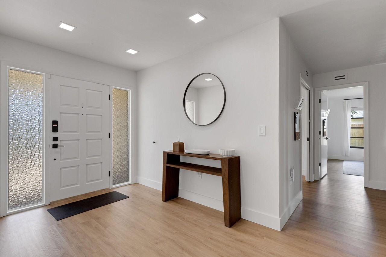 Inverness Dr - Photo 4 of 17