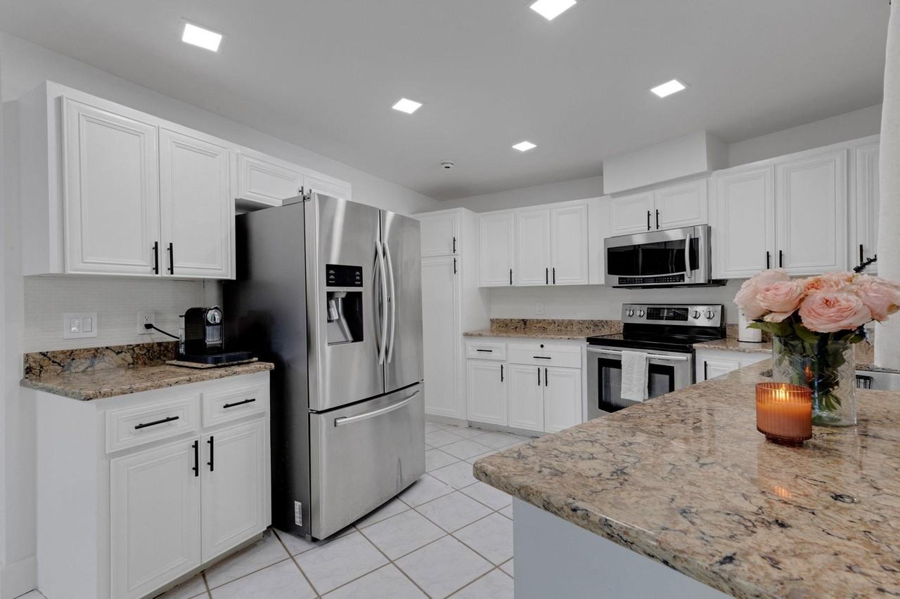 Inverness Dr - Photo 5 of 17