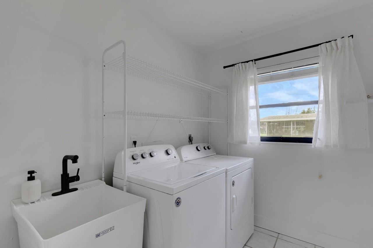 Inverness Dr - Photo 7 of 17