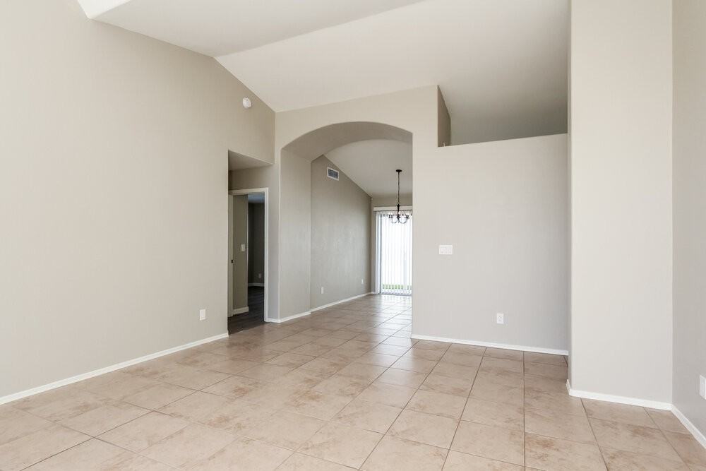 818 East Audrey Lane - Photo 3 of 16