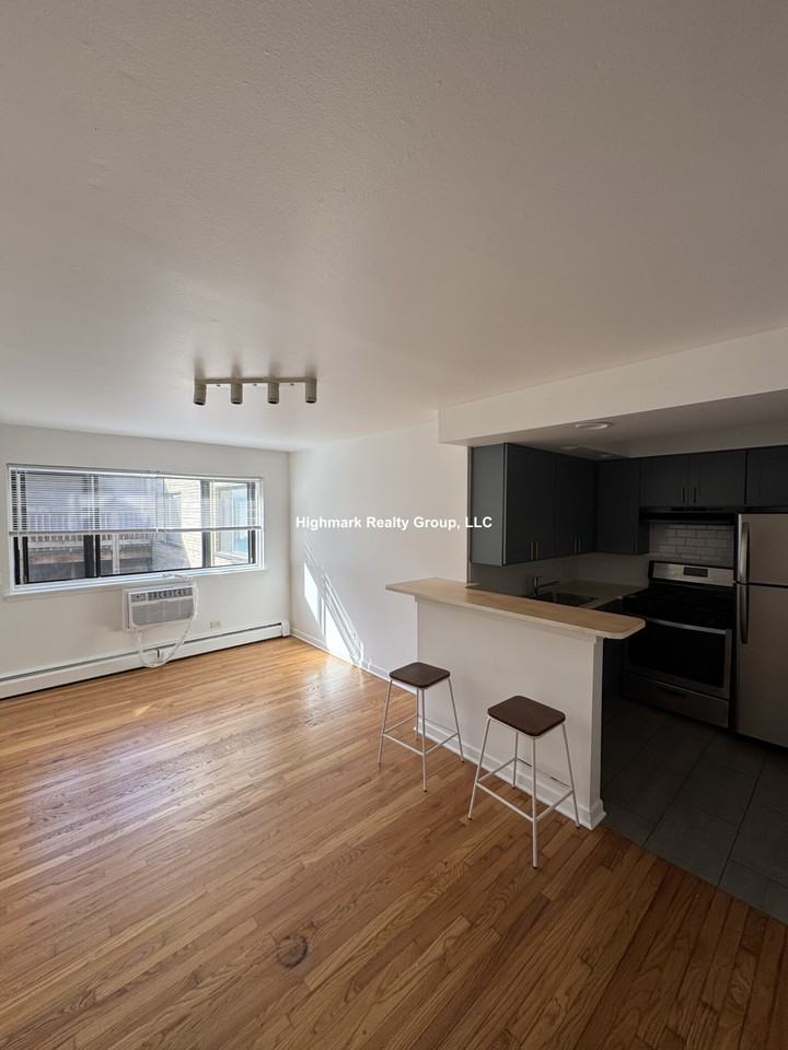 6972 N Sheridan Rd #209