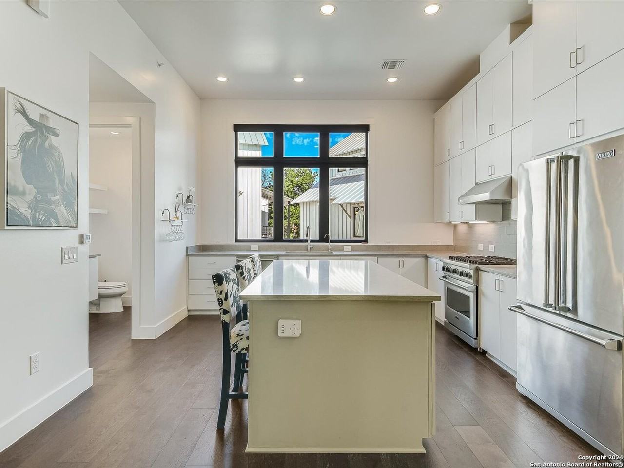 1226 S Presa St ##105 - Photo 4 of 24