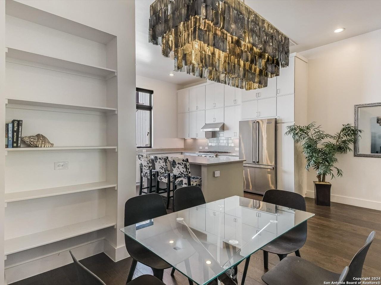 1226 S Presa St ##105 - Photo 6 of 24