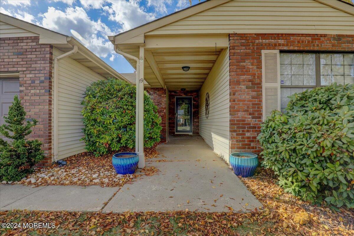 19 Lesley Drive - Photo 4 of 50