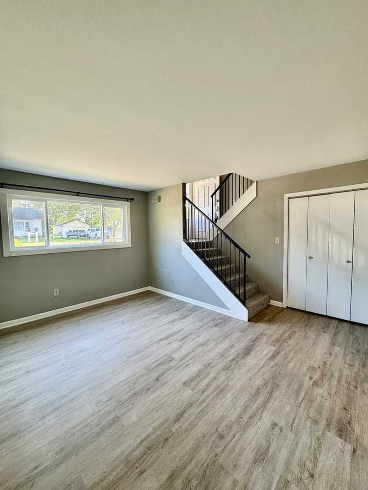 107 Park St - Photo 4 of 19