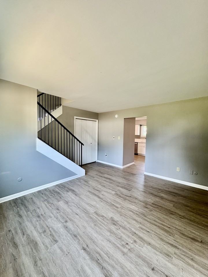 107 Park St - Photo 5 of 19