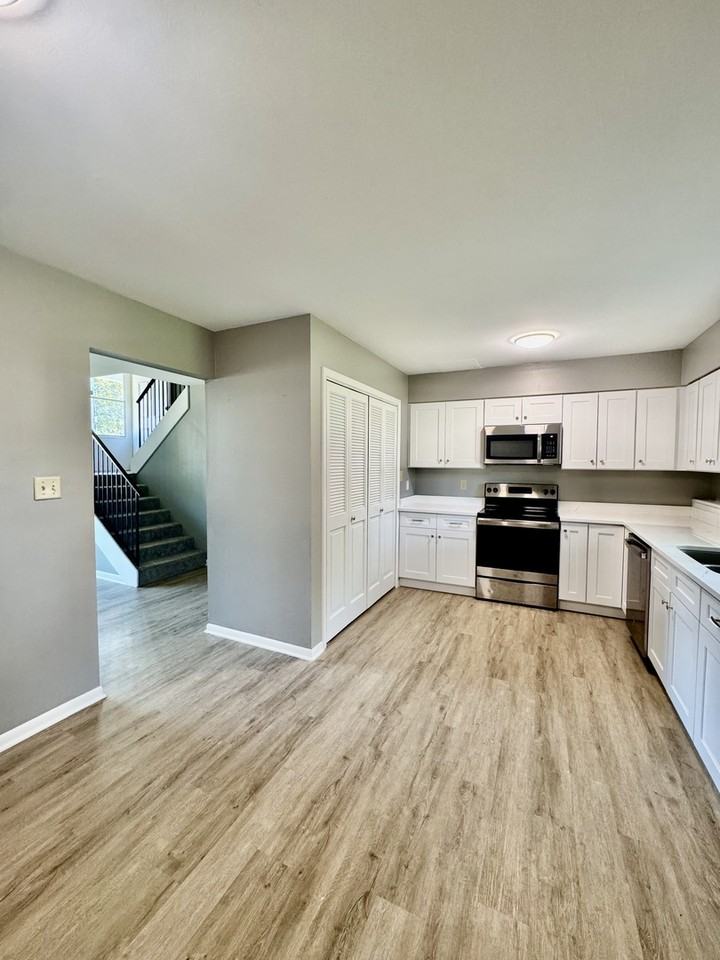 107 Park St - Photo 7 of 19