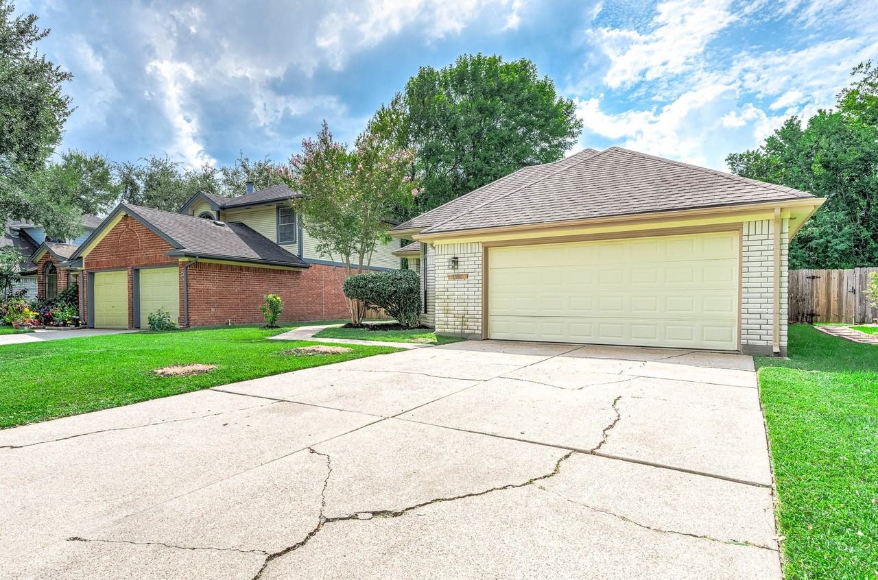 1927 Summerfield Pl - Photo 2 of 35