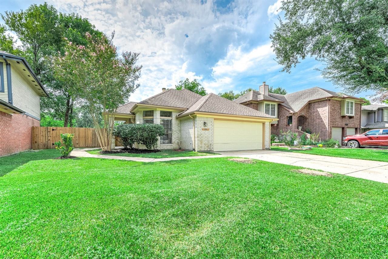 1927 Summerfield Pl - Photo 3 of 35